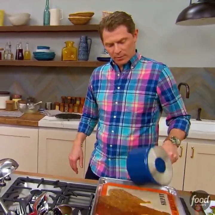 .Bobby Flay gives French toast the creme brulee treatment by topping each piece of bread with crunchy caramelized sugar: 😋 See more from Bobby on #BobbysTripleThreat, Tuesday @ 9|8c!