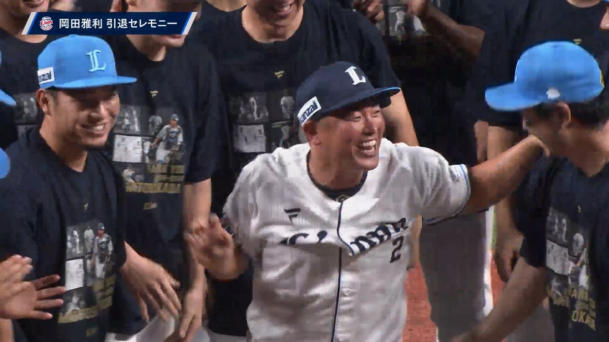 最後は笑顔の胴上げ！ #岡田雅利 選手らしい、温かいセレモニーとなりました。 ▼セレモニー全容あらためてご覧ください！ #seibulions #ありがとう岡ちゃん