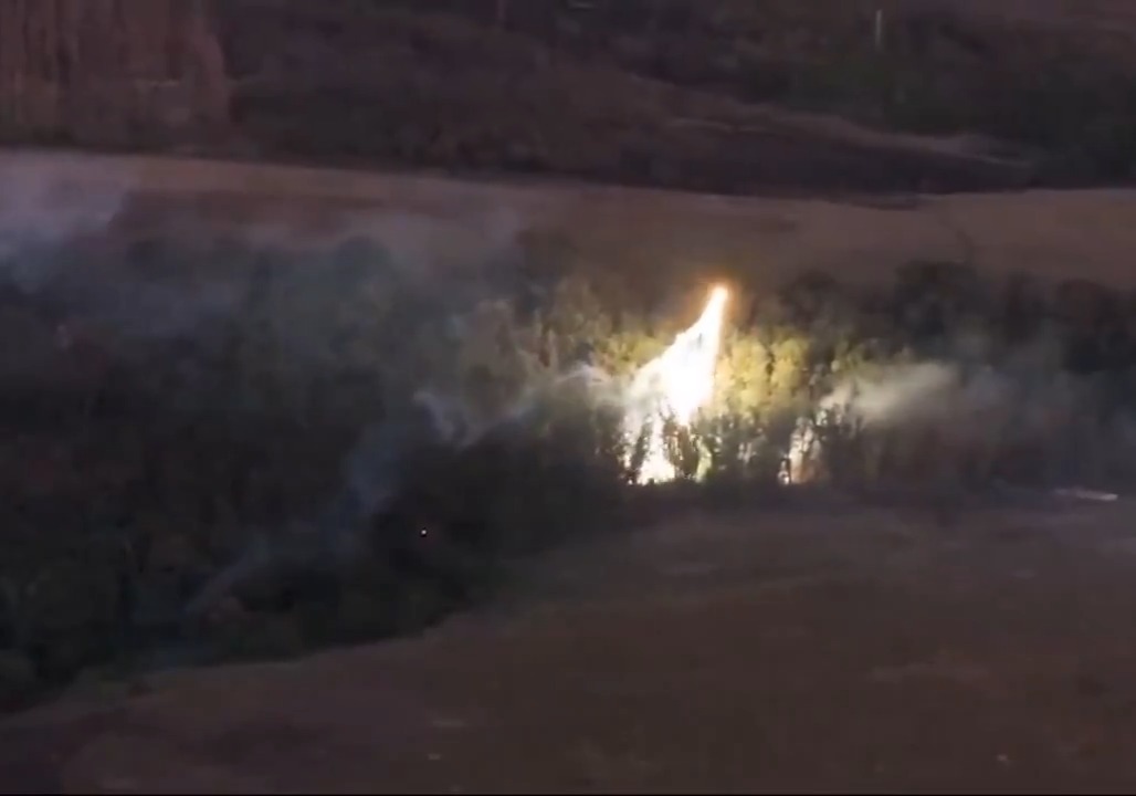 Another sighting of a Ukrainian “Dragon Breath” thermite drone seen setting fire to Russian positions in a woodline. The Russians are trying to shoot it down but don't appear to have any success... #ukraine #russia #war #drone #incendiary #fire #flames #evolution