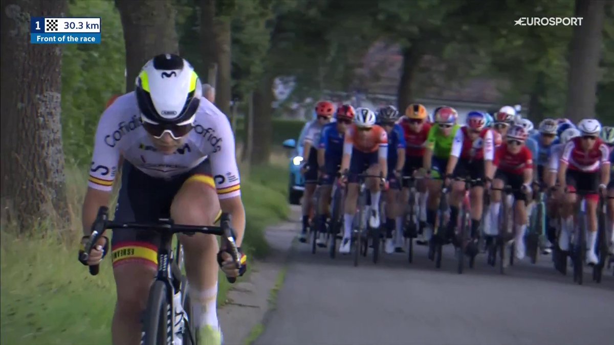 ¡Las españolas 🇪🇸 dando guerra! Ahora es Sara Martín (Movistar Team) la que ataca 🔥 #EuroRoad24