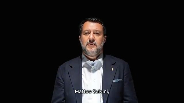 Mai vista una cosa più imbarazzante di questa #Salvini