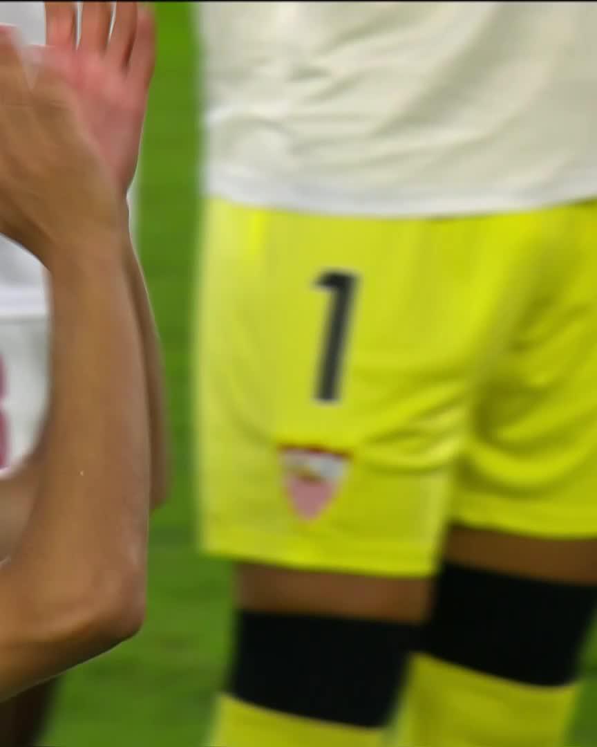 🥹 Las lágrimas de felicidad de una leyenda. Jesús Navas x Sevilla Fútbol Club #LALIGAEASPORTS | #LALIGAHighlights