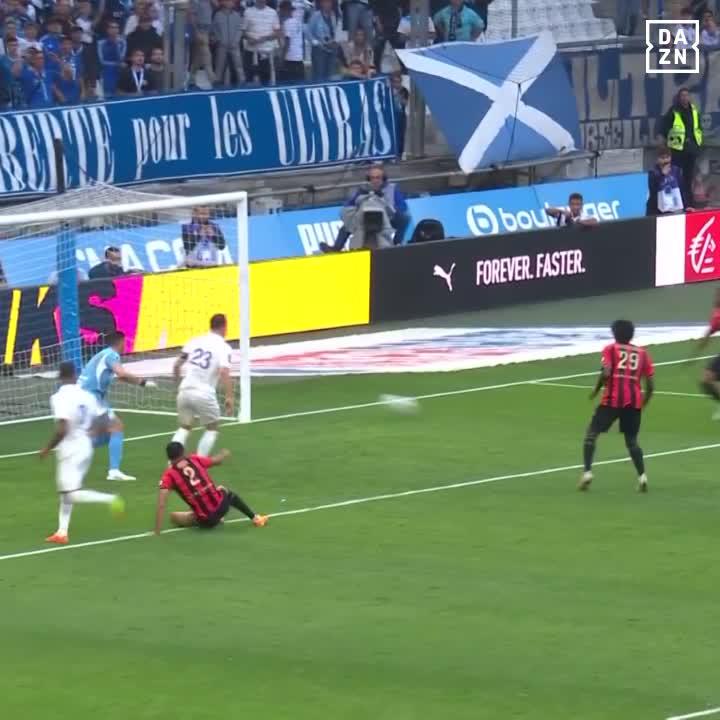 Diese Szene hätte Youssoufa Moukoko sich bei seinem seinem Nizza-Debüt anders vorgestellt... #DAZNmoment #OMNICE #Ligue1