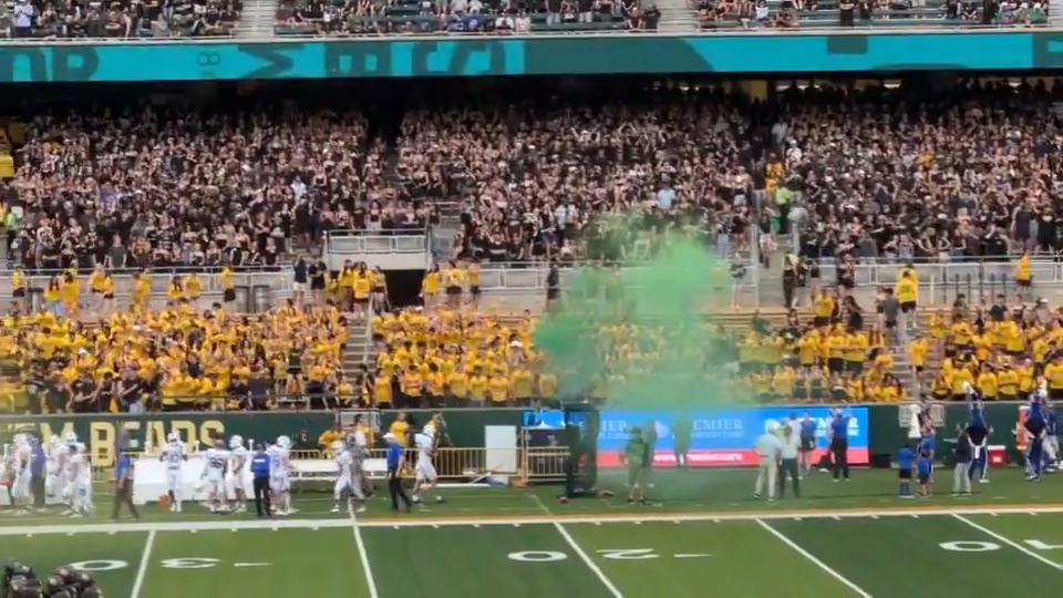 The students showed up!! 🖤🇺🇸🐻🏈