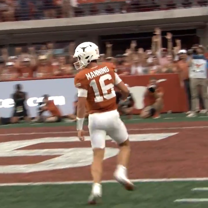 well that didn't look like Peyton or Eli... 💨 Texas Football x 📺 @ESPN