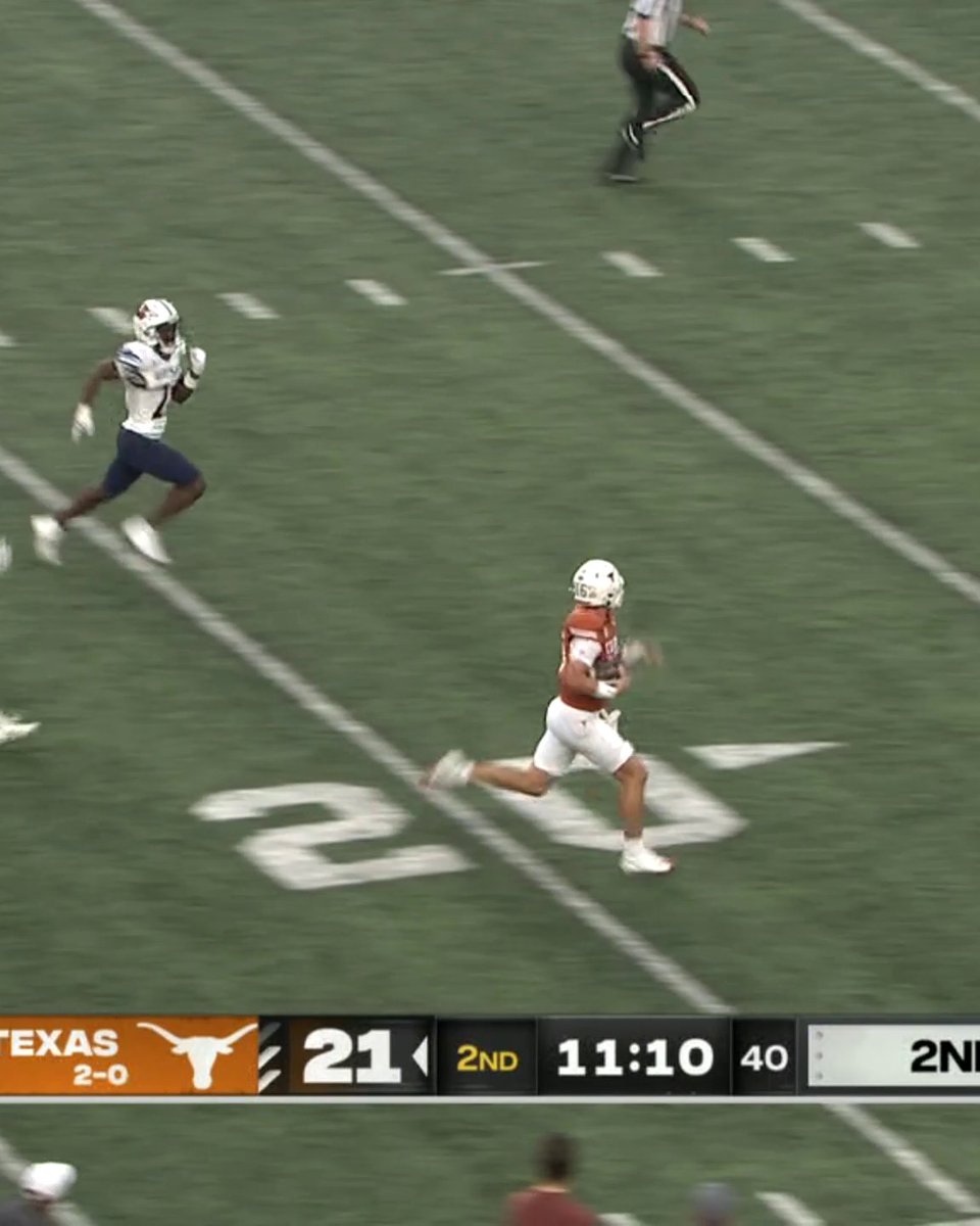ARCH MANNING TAKES IT 67 YARDS TO THE HOUSE WITH HIS LEGS 😱 It's the longest rush by a Texas QB since Vince Young in 2005.