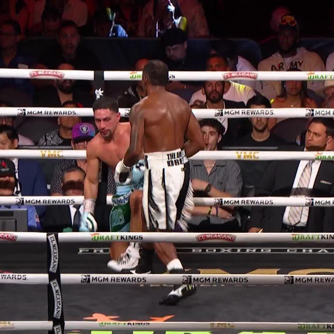 DAMN!!! Down goes Danny Garcia!!!! His dad calls it in the corner right after. Salute to Danny’s career. I think that was the last time we see him. #Boxing #BOXINGnBBQ #CaneloBerlanga