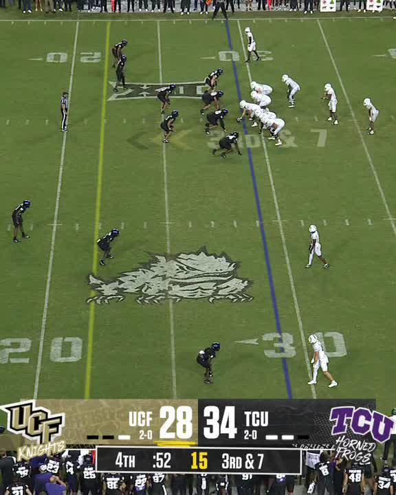 KNIGHTS TAKE THE LEAD ⚔️ Kobe Hudson snags the touchdown pass, Colton Boomer nails the extra point and UCF Football leads by one with under a minute in regulation. #Big12FB | 📺 FOX