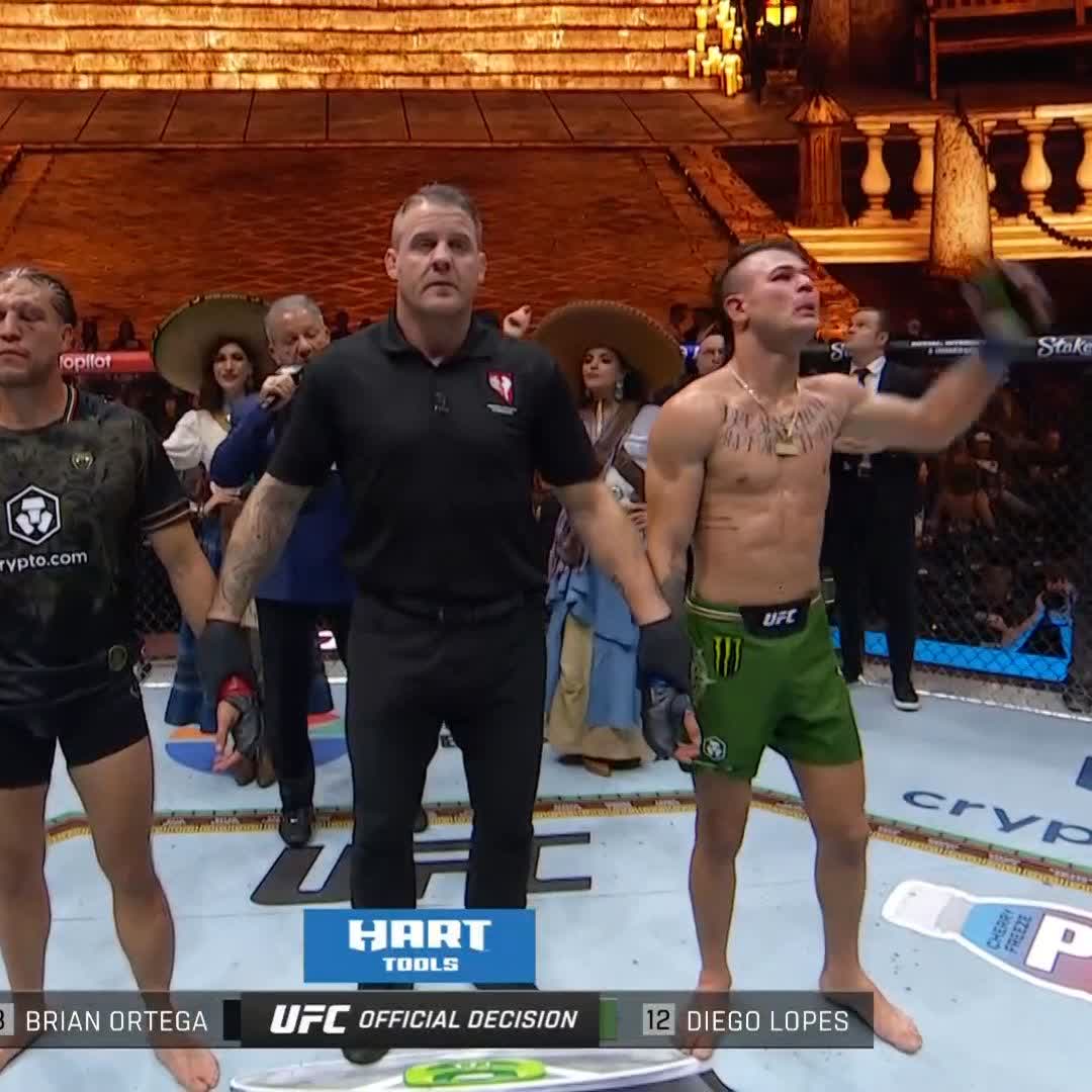 🏆 Diego Lopes 🇧🇷🇲🇽 🇧🇷🇲🇽 Por decisión unánime. #NocheUFC [ #UFC306 موسم الرياض | Riyadh Season ]