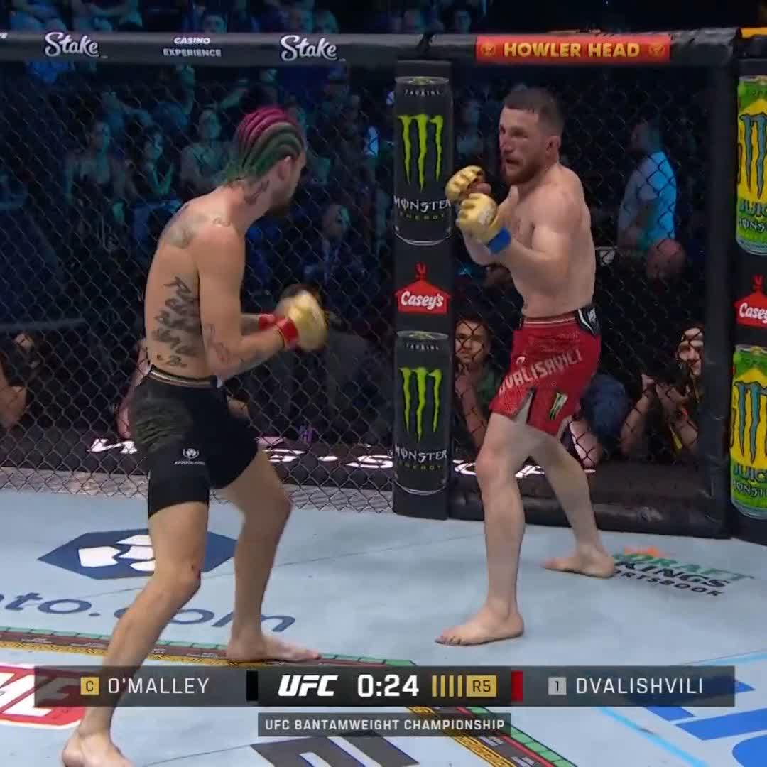 💥 Y así termina la última pelea de este evento tan histórico. #NocheUFC [ #UFC306 موسم الرياض | Riyadh Season ]