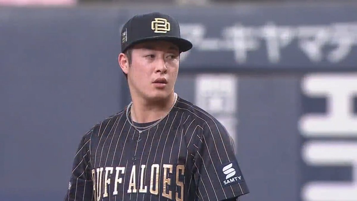 オリックス #吉田輝星 投手が牽制で周東選手をアウトに‼️ 大ピンチを切り抜ける🔥 #Bs2024 👇ライブ配信はこちら