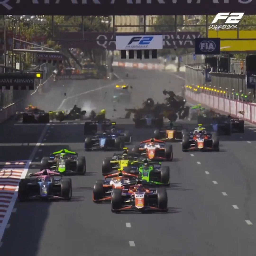 The incident that triggered a red flag at the start of the F2 Feature Race 🚩 Drivers ok #F2 #AzerbaijanGP