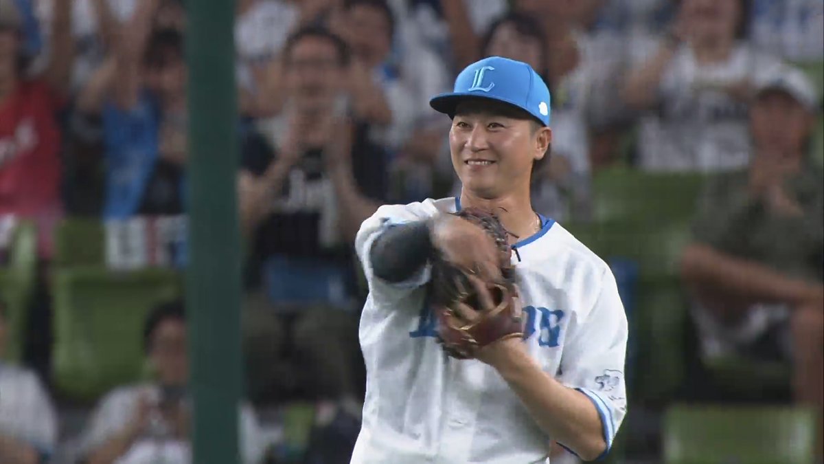 4回からはセンターを守る #金子侑司 選手! この回、早くも打球が金子選手の元に飛んでいきます! #seibulions #西武ブルー #ありがとうねこさん