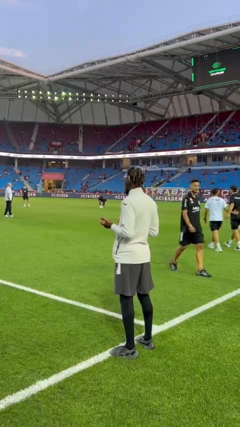 🙏 Muhammed Cham, duasını ederek zemine çıkıyor! #TSvBJK #beINSPORTS