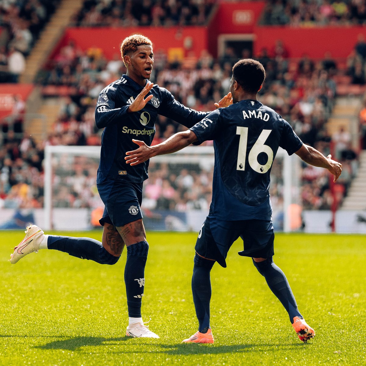Inch perfect from MR14 🤌 #MUFC || #PL