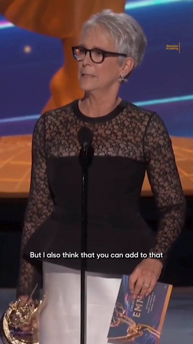 "Hay un refrán que dice: 'La gente herida, hiere a la gente', pero también se puede añadir: 'La gente ayudada ayuda a la gente' y creo que esa es la historia de THE BEAR". - JAMIE LEE CURTIS en su discurso tras ganar el primer Emmy de su carrera. #Emmys