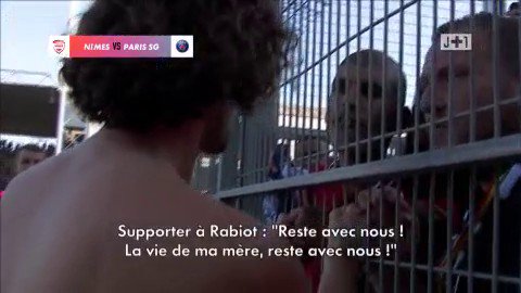 🗣️ « Reste avec nous, la vie de ma mère reste avec nous ! Hey t’es un p***** de Parisien ! » Quand les supporters parisiens réclamaient qu’Adrien Rabiot reste au PSG avant son départ libre du club en 2019. 🫣 5 ans plus tard, le titi va rejoindre l’OM.