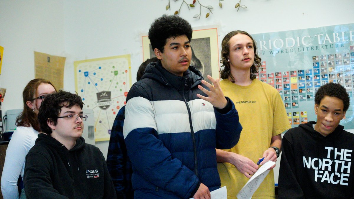 Looking for a new way to review a lesson? Ask students to reach consensus with their classmates through a Comprehension Clash. 🤝