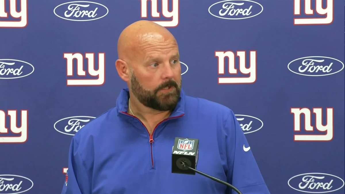 Here is Brian Daboll getting asked about his job security — he proceeded to stare the reporter down both throughout the next question, and after he walked off the podium. #Giants