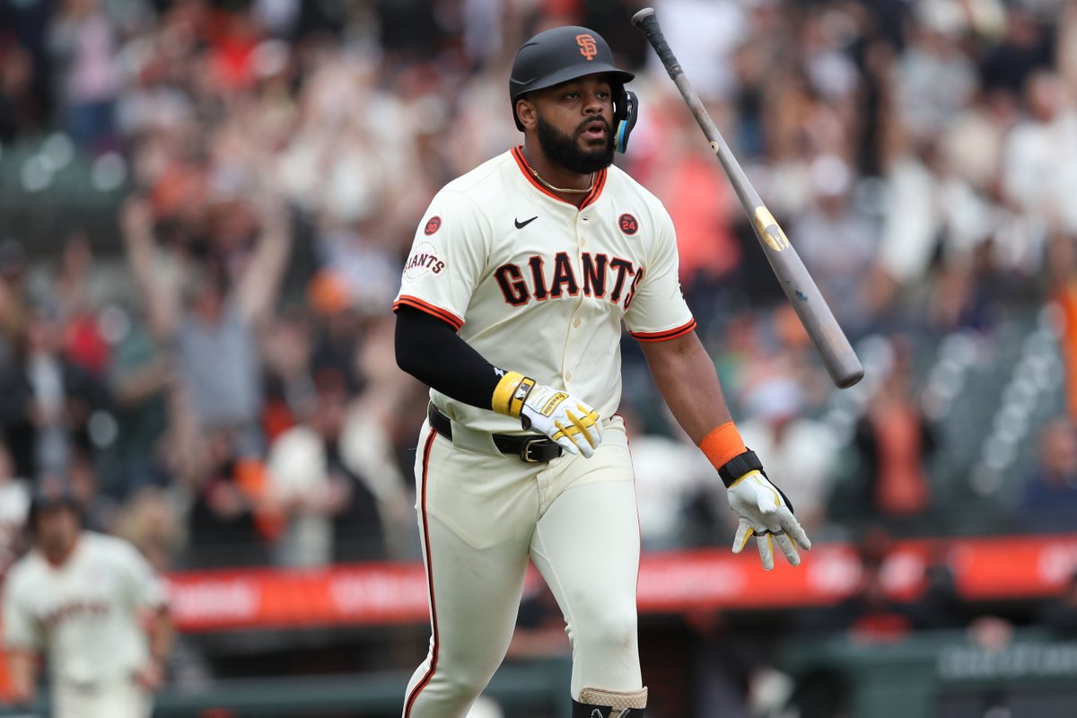 Heliot Ramos ties it up in the 9th with a splash hit! It's the first splash hit EVER by a right-handed hitter 🤯