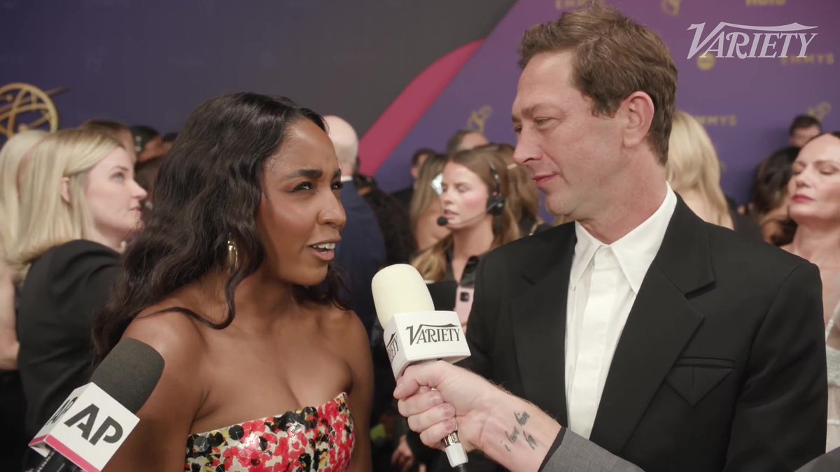 Ayo Edebiri and Ebon Moss-Bachrach weigh in on whether #TheBear is a comedy or a drama. “Comedy, drama… Who cares, man?”