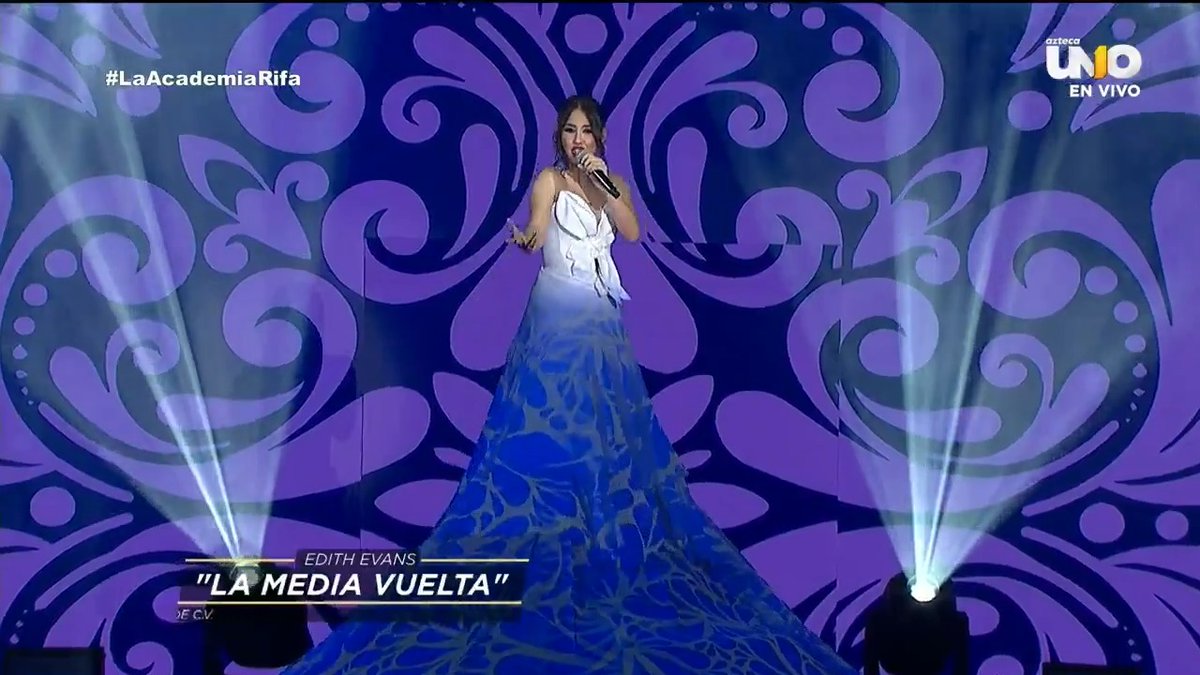 🎶"Te vas porque yo quiero que te vayas..."🎶 ¡Qué gran clásico interpretó #EdithEvans: "𝗟𝗔 𝗠𝗘𝗗𝗜𝗔 𝗩𝗨𝗘𝗟𝗧𝗔" de #JoséAlfredoJiménez! 🎤 ¿Alcanzó el nivel necesario? 🤔 #LaAcademiaRifa #LaAcademia #TeCambiaLaVida 🔴 EN VIVO ahora: