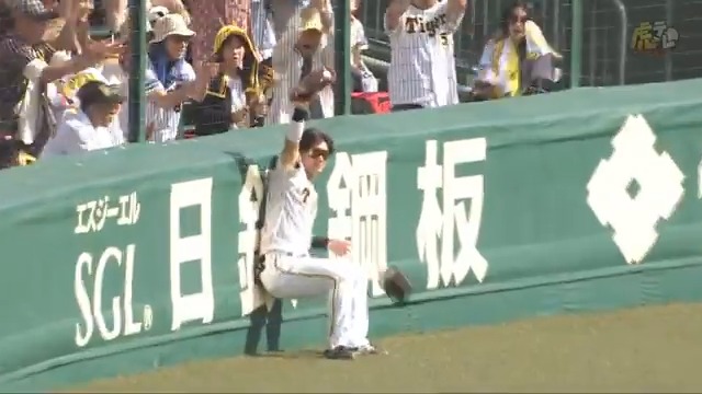 1回表、前川選手がレフトフェンス際の打球をスーパーキャッチ！大竹投手の立ち上がりを救うビッグプレー！ #hanshin #虎テレ #阪神タイガース #ARE_GOES_ON