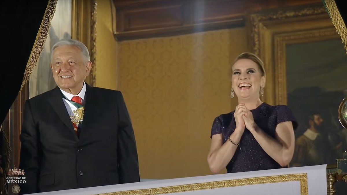 México celebra 214 años de independencia y vibra con la grandeza de su cultura, la fuerza de su democracia y la energía de su Cuarta Transformación. Estamos escribiendo una nueva historia. Emotiva despedida de nuestro presidente Andrés Manuel en el Zócalo. #VivaMéxico