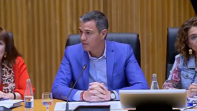 En España, la democracia está siendo asediada por campañas de desinformación, presiones a periodistas y corruptelas. Por eso, mañana el Consejo de Ministros aprobará el Plan de Acción por la Democracia que anuncié antes de verano. Un plan que emana de nuestra Constitución y de medidas aprobadas por la Comisión y el Parlamento europeos. Más transparencia, más pluralidad y más garantías.