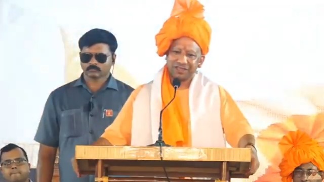 यूपी में डबल इंजन की सरकार आई, सुरक्षा का माहौल मिला... दंगाइयों के लिए बुलडोजर भी दिया गया और साथ ही साथ भक्तों के लिए श्री राम मंदिर का निर्माण भी कराया गया...
