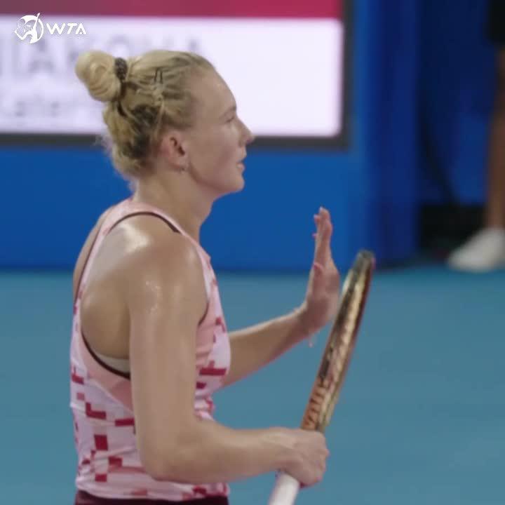 Second seed safely through in Hua Hin 🤝 Katerina Siniakova defeats Rodionova in straight sets to advance. #ThailandOpen