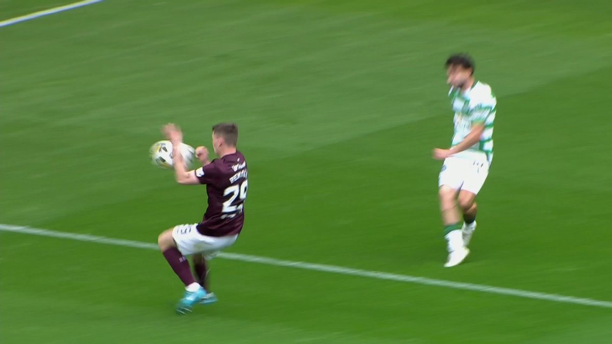 🗣️ "This is the hole we dig ourselves, as referees" 🗣️ "I don't think it is a penalty." The penalty disallowed for Hearts, plus the one awarded to Celtic were discussed on Ref Watch. What did you make of them? ⤵️