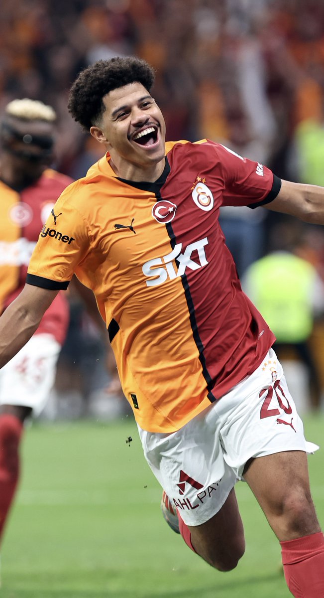 𝐆. 𝐒𝐀𝐑𝐀Y formasıyla ilk resmi gol! 🤩