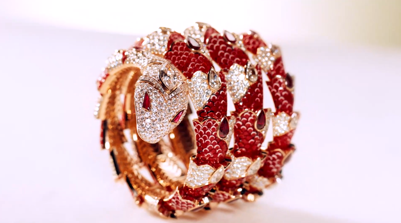 The Genesis Mosaic #HighJewelry bracelet is brought to life in a design blending vibrant red mosaic tesserae with timeless diamonds. This magnificent masterpiece, inspired by Italy's micro mosaic tradition, incarnates the eternal cycle of creation and life. #BvlgariAeterna