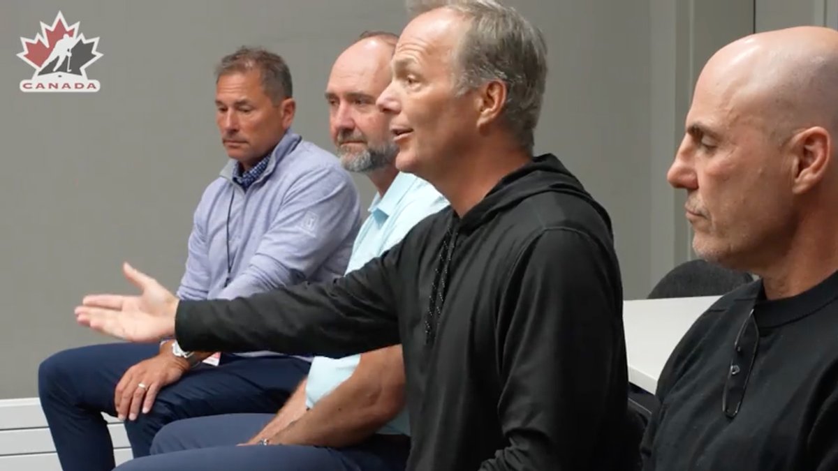 During the #HlinkaGretzkyCup, a group of minor hockey coaches had the unique opportunity to pick the brains of 🇨🇦's #4Nations Face-Off coaching staff. #CoachesWeek | #ThanksCoach