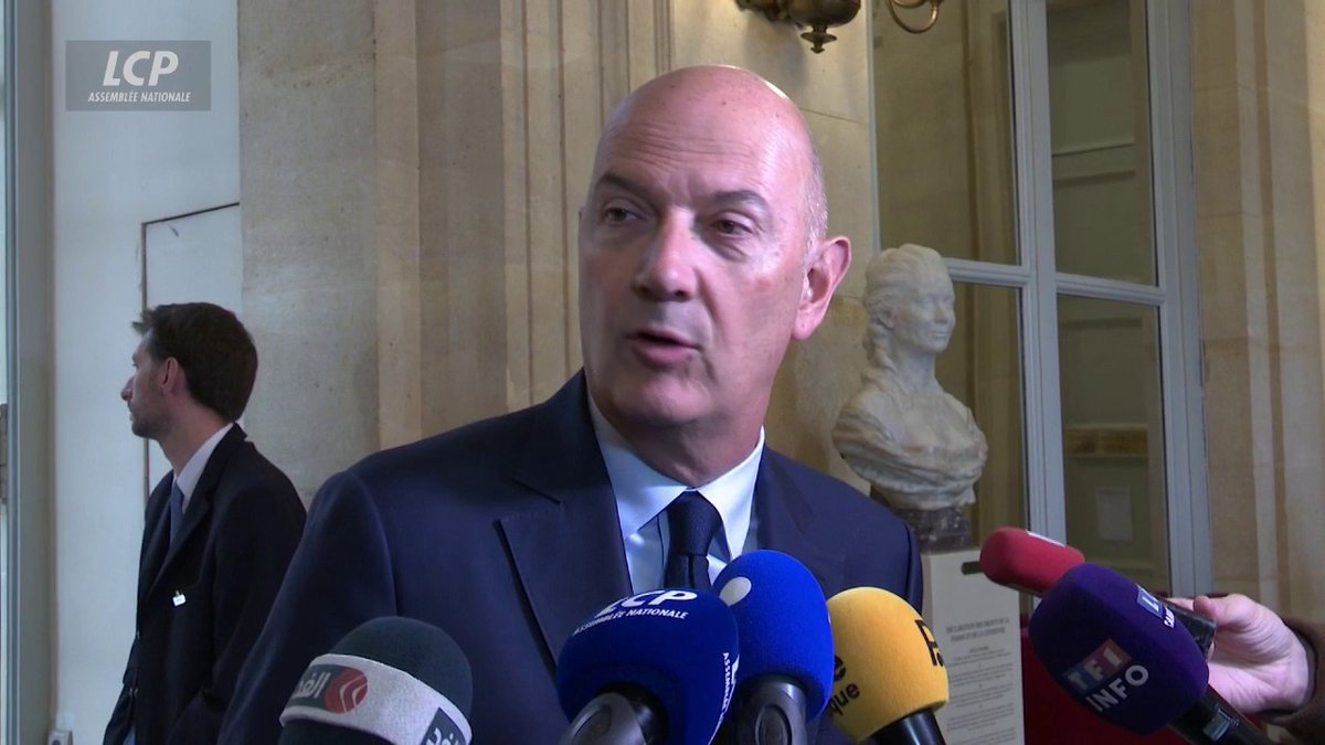 "Ce qui est grave, c'est que le Parti socialiste, qui nous dit que cette motion n'a aucun sens, que cette motion est grotesque, vote quand même sa recevabilité pour que le débat ait lieu", estime Roland Lescure. "Cela affaiblit l'Assemblée nationale elle-même". #DirectAN