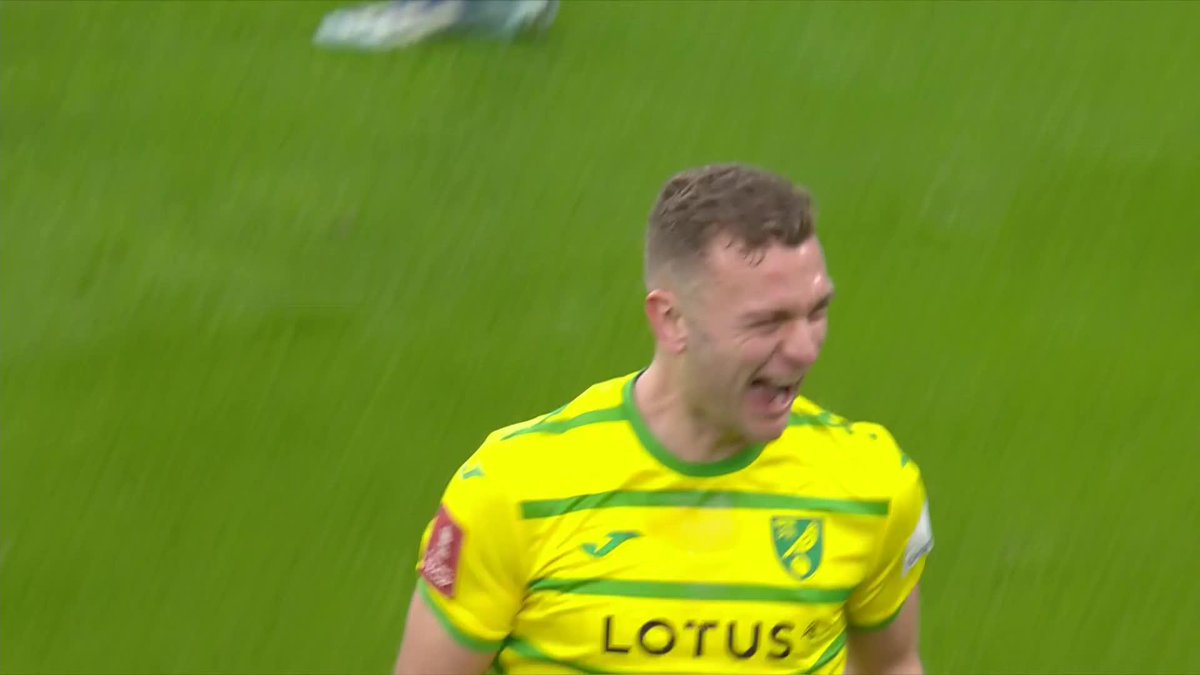 Adam Liverpool defansını bile çaresiz bırakıyor ama Mertens ısrarla topu salmıyor