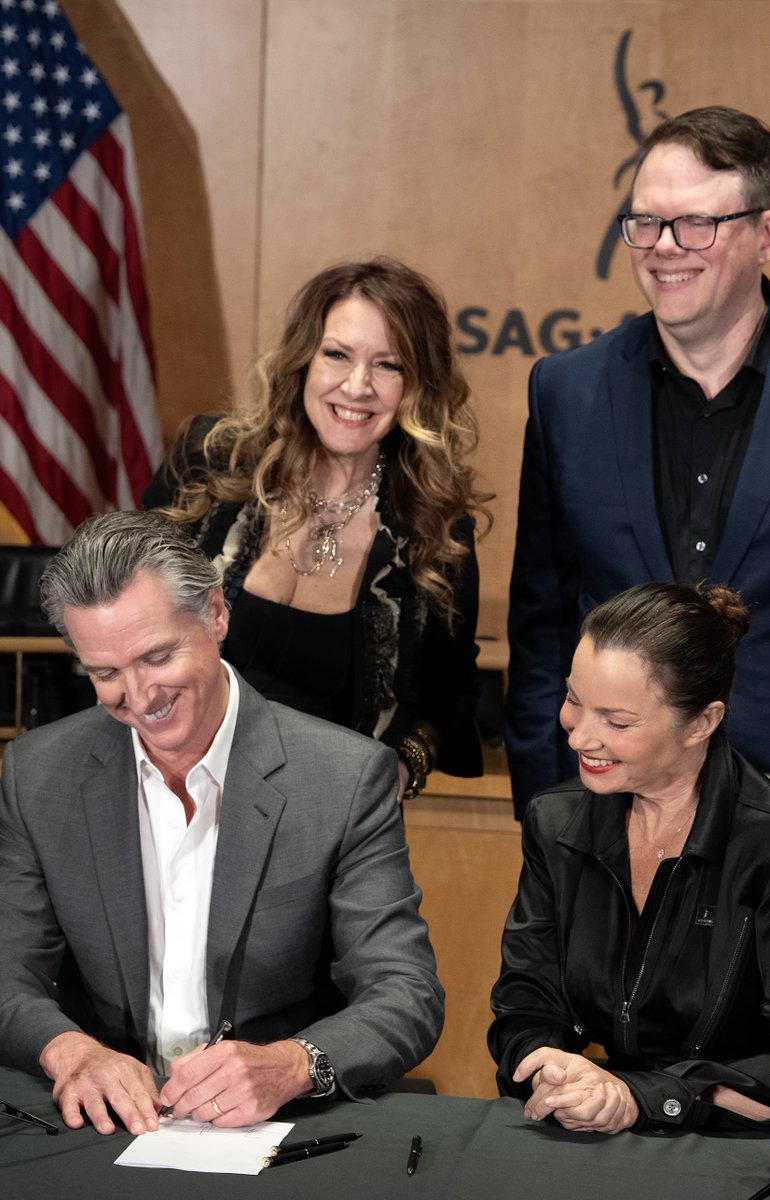 A big step forward for protecting workers in the evolving AI space! SAG-AFTRA President Fran Drescher joins Gov. Gavin Newsom to celebrate two new laws ensuring performers' legal rights when negotiating digital replicas &amp; setting rules for recreating performers who've passed.