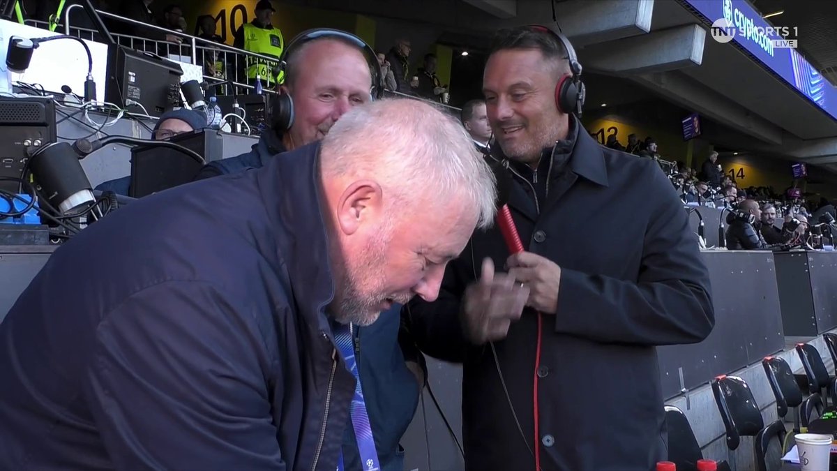 "Get out the shot McCoist!" 🤣 Ally McCoist interrupts Darren Fletcher's interview with Morgan Rogers' dad... 📺 TNT Sports &amp; discovery+ UK