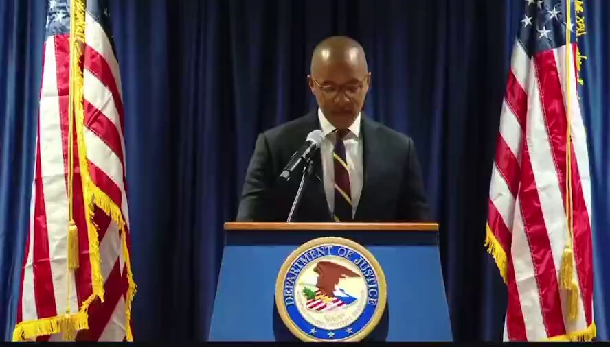 🚨BREAKING NEWS 🚨 U.S. Attorney Damian Williams says feds seized three defaced AR-15s and 1,000 bottles of baby oil and personal lubricant from Diddy’s homes in Miami and Los Angeles in March. “They also seized evidence of the Freak Offs.” #DiddyArrested #DiddyCombs #Diddy #DiddyDidIt