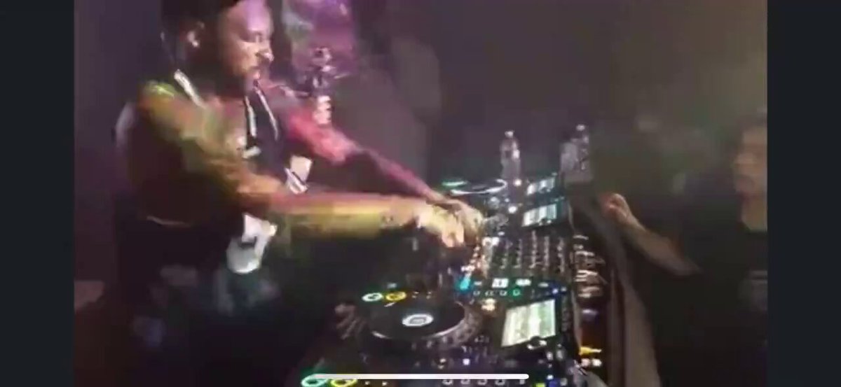 NO JOKE I DIDN'T EVEN REALIZE THAT WAS A YOUNG @SQISHI_OFFICIAL IN THE CROWD UNTIL RECENTLY 😂 😂 😂