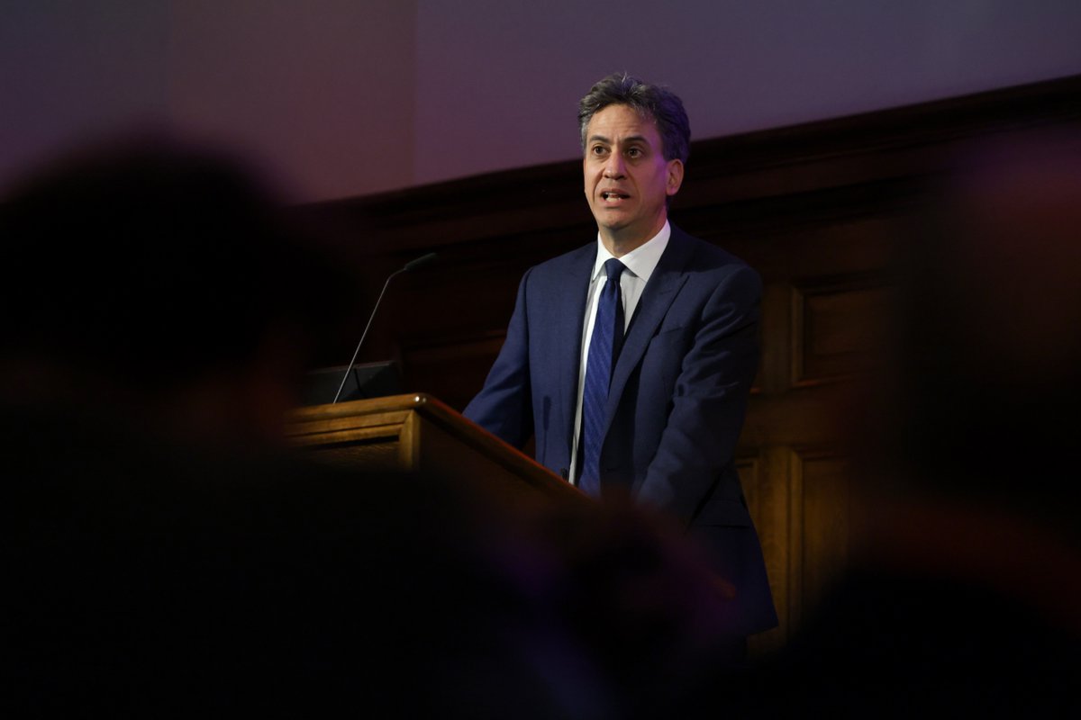 “Every wind turbine we put up, every solar panel we install, every piece of grid we construct protects families from future energy shocks.” Watch Energy Secretary Ed Miliband reflect on the challenges and opportunities of the clean energy transition. @energyukcomms 👇 🎥