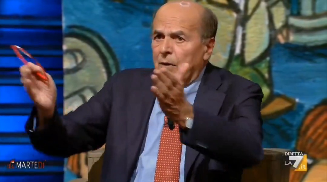 Bersani su Salvini: "È ributtante che un ministro faccia il gradasso sulla pelle di 140 disgraziati con 30 bambini e dica di aver difeso i confini. Ma che c'era, lo sbarco in Normandia?" #dimartedì