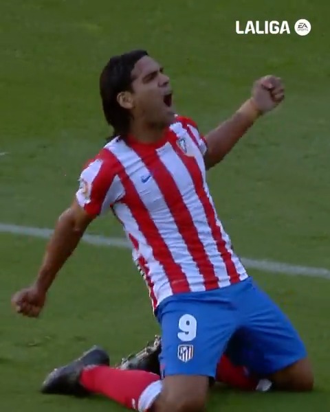 ⚽💥🐯 ¡𝗟𝗢𝗦 𝗧𝗥𝗘𝗦 𝗣𝗥𝗜𝗠𝗘𝗥𝗢𝗦 𝗭𝗔𝗥𝗣𝗔𝗭𝗢𝗦 del 'Tigre de Santa Marta' en #LALIGAEASPORTS! Radamel Falcao ❤🤍 Atlético de Madrid #TalDíaComoHoy | #LALIGAHistory
