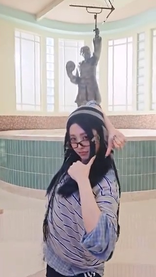 Who's CRAZY🐶? ▪️ ▪️ ▪️ #LE_SSERAFIM #르세라핌 #HUHYUNJIN #허윤진 #LE_SSERAFIM_CRAZY ⚡️