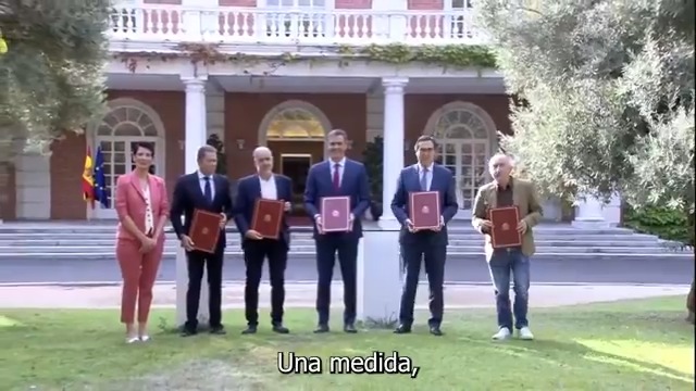 Este es el Gobierno del acuerdo. Hoy rubricamos una medida para flexibilizar las pensiones que nace del acuerdo entre el Gobierno y los agentes sociales. Una medida que servirรก para mejorar la vida de la gente y construir una sociedad mรกs justa. Seguimos.