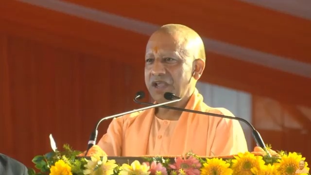 पिछले कुछ दिनों से बेटियों की सुरक्षा के साथ खिलवाड़ करने वाले जितने भी दरिंदे पकड़े जा रहे हैं, उन सबके संबंध समाजवादी पार्टी से ही हैं... यानी समाजवादी पार्टी आज दरिंदों का एक गैंग बन चुकी है...