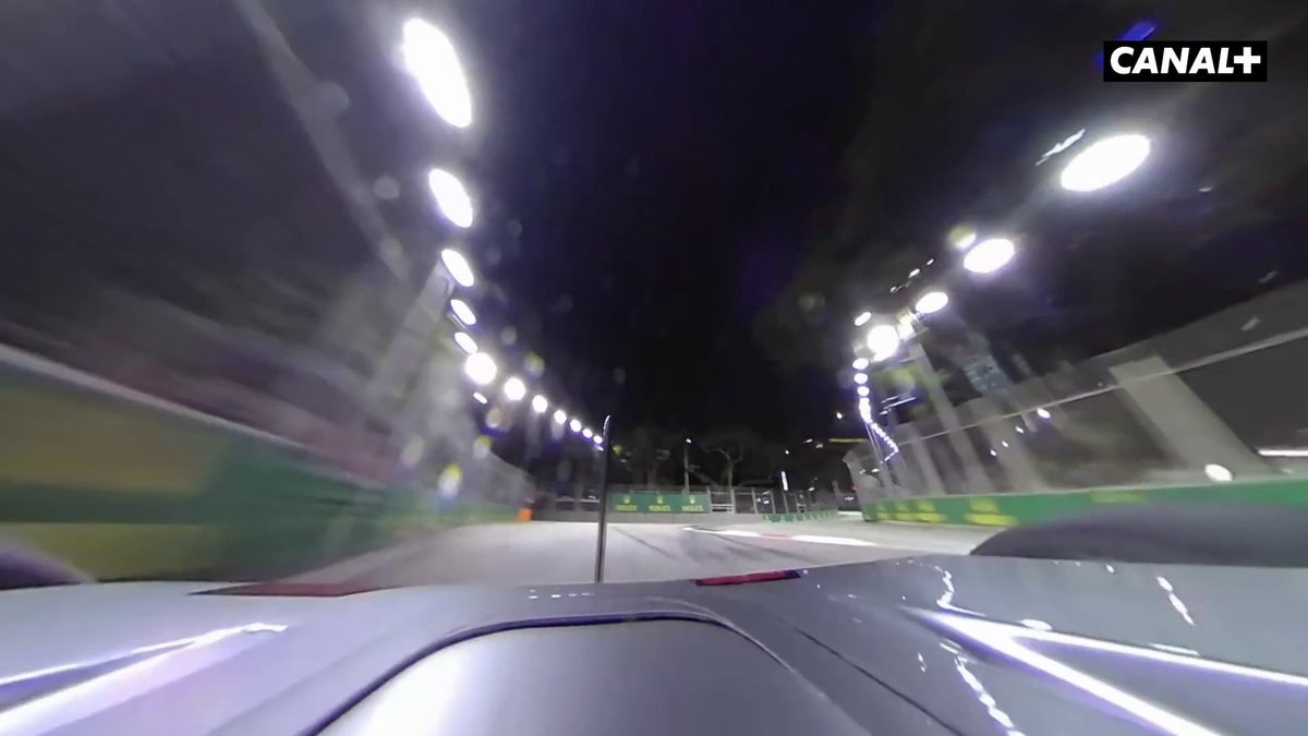 Allez, on se fait plaisir : la pole d'Hamilton à Singapour en 2018 en caméra 360 😍 Un des plus beaux tours de l'Histoire ! 🍿 #SingaporeGP #F1