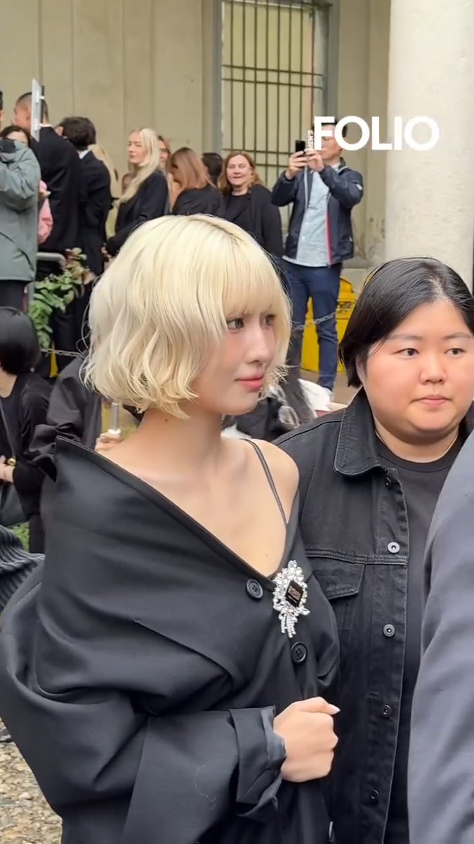 MOMO IS SO BEAUTIFUL OMG LOOK AT HER