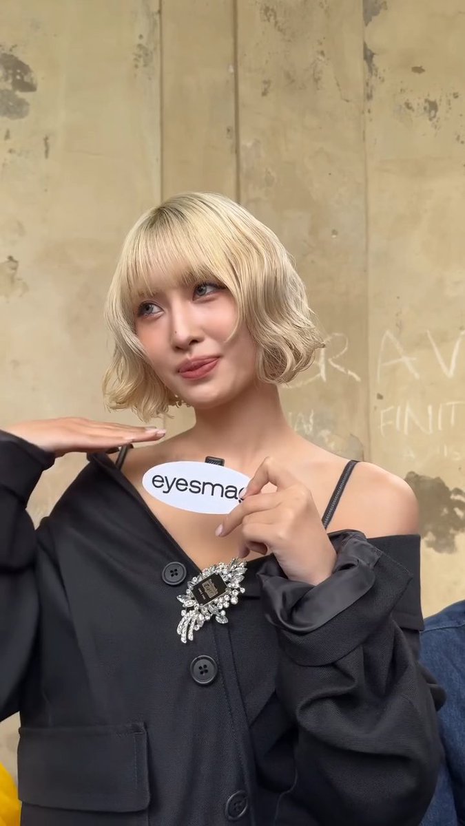 MOMO SHOWING OFF HER BLONDE BOB 💁♀️ #ONITSUKATIGERxMOMO